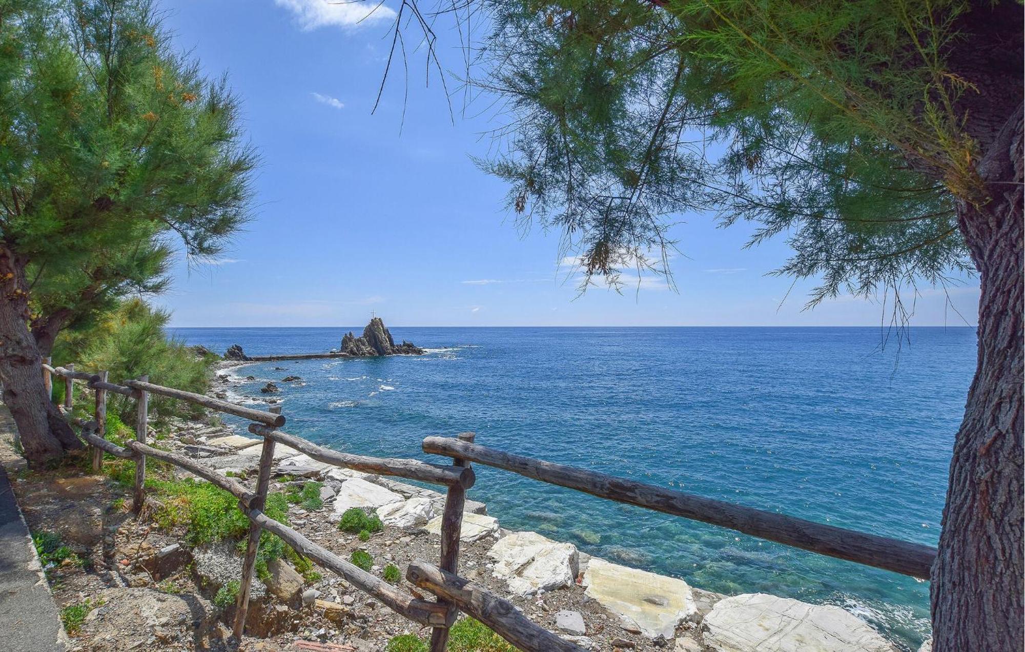 Beautiful Apartment In Moneglia With Kitchen Esterno foto